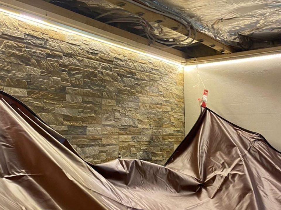 Wie wird eine Spanndecke montiert?